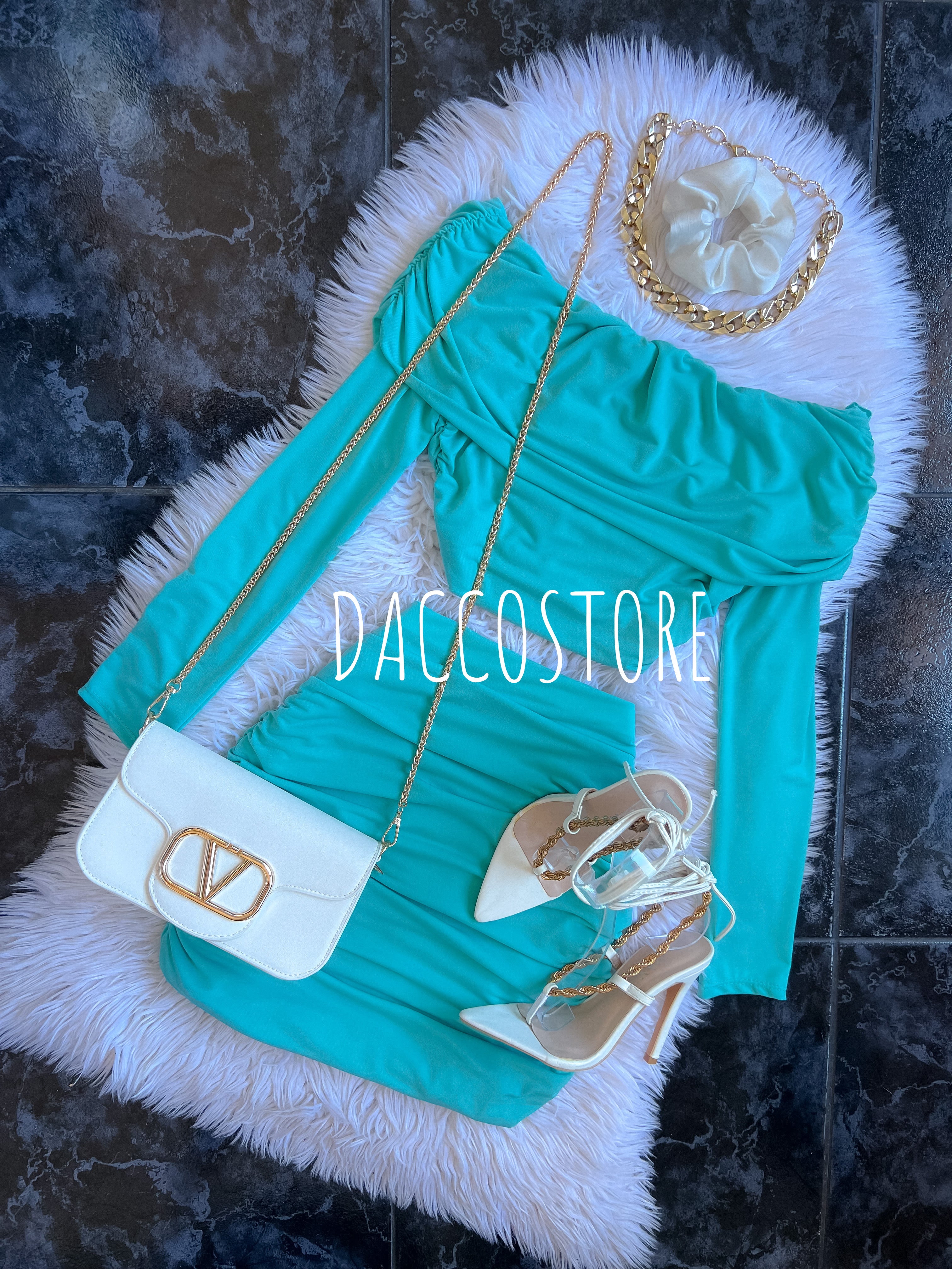 Conjunto de falda y top hombro a hombro