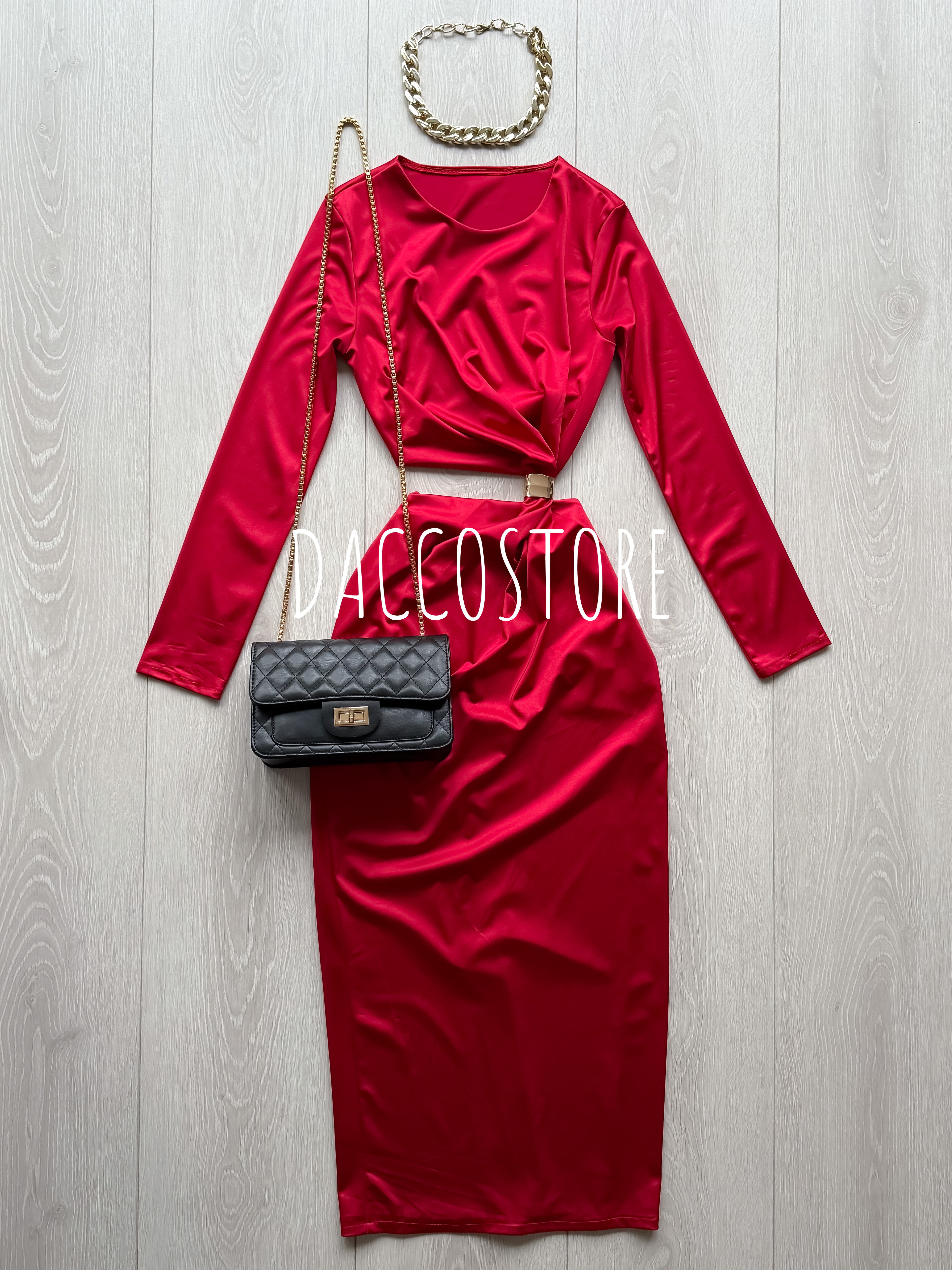 Vestido com Detalhe em Dourado