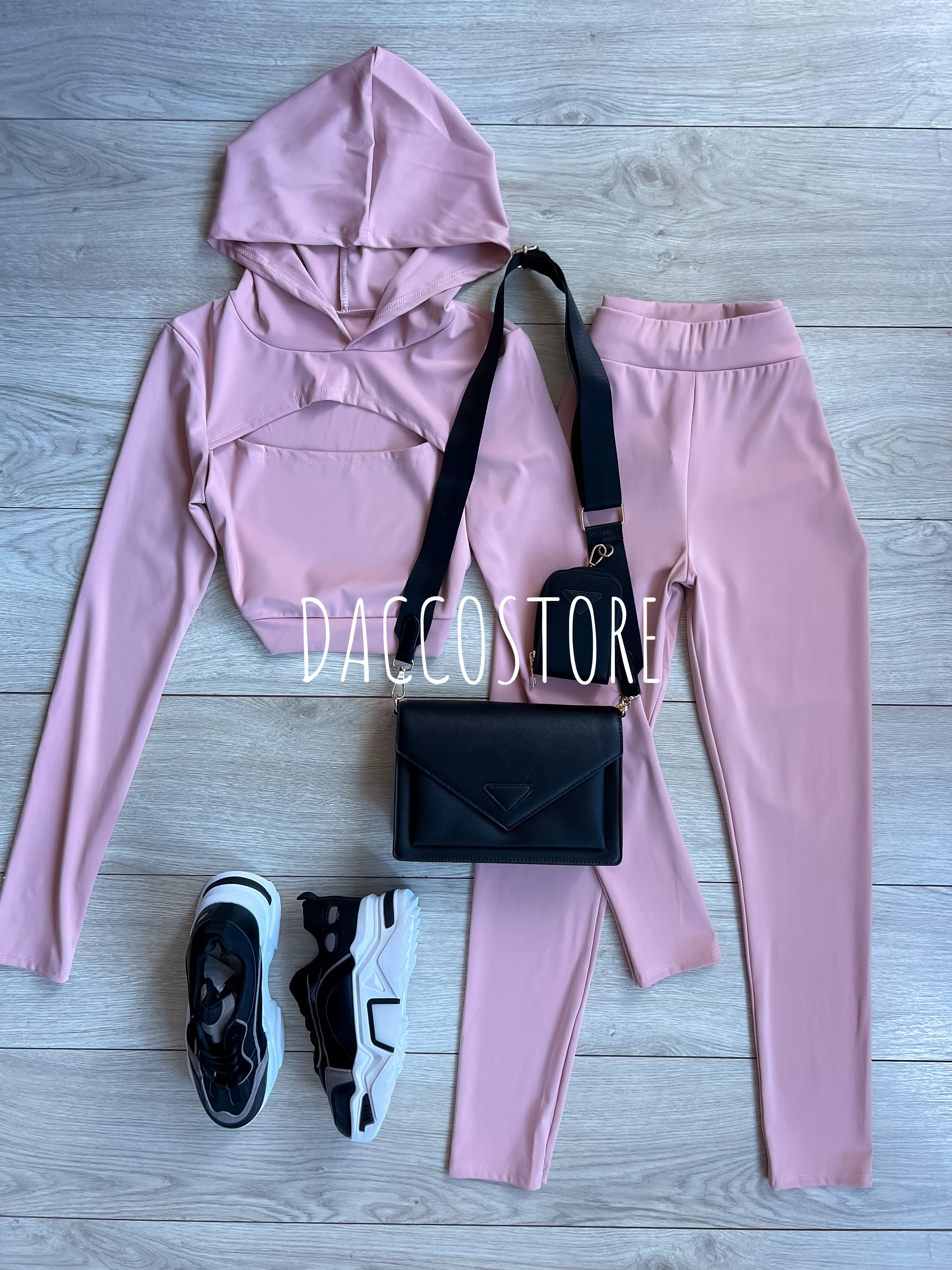 Conjunto Top com Abertura e Leggings