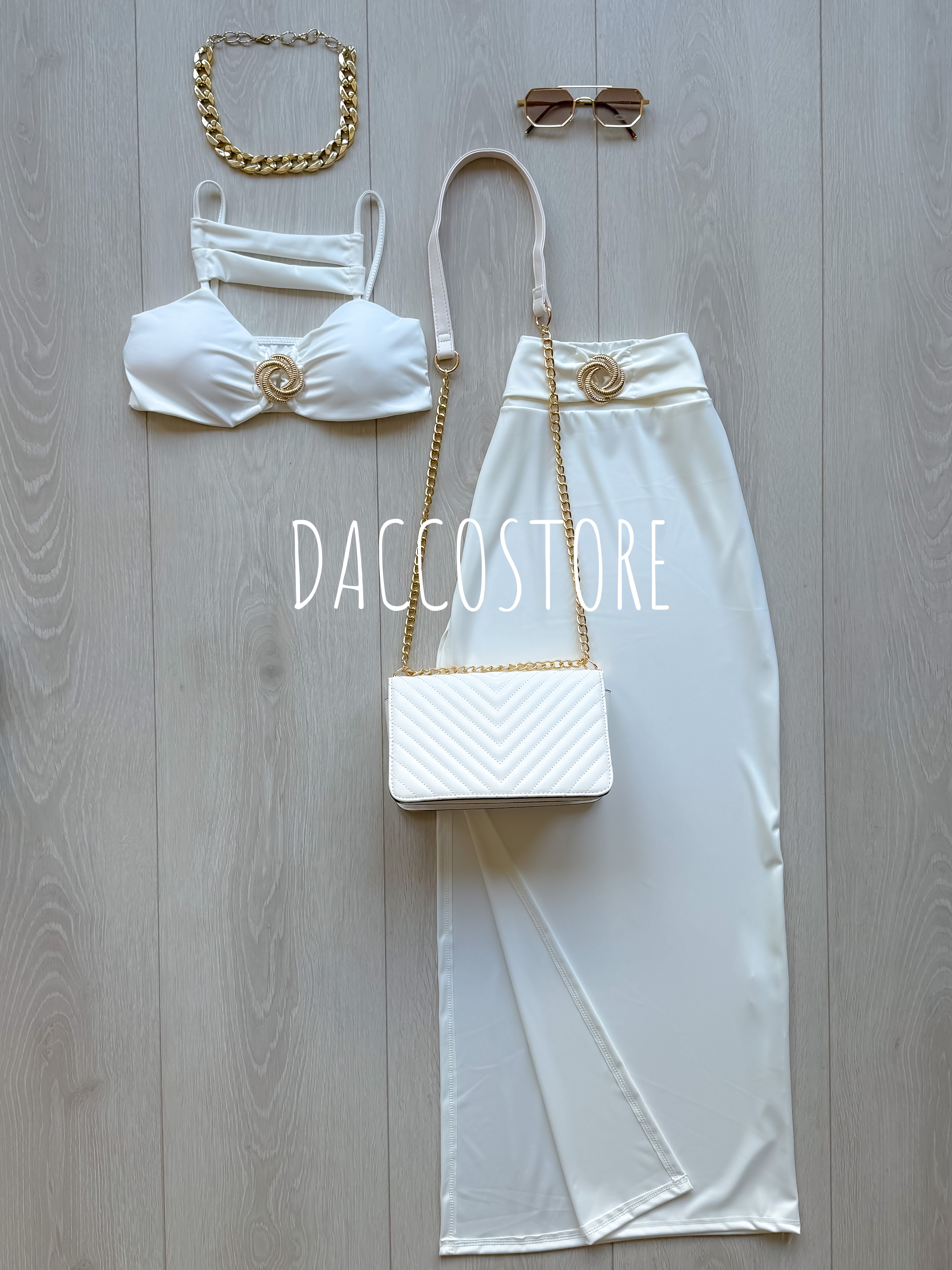 Conjunto Top e Saia com Detalhe Dourado