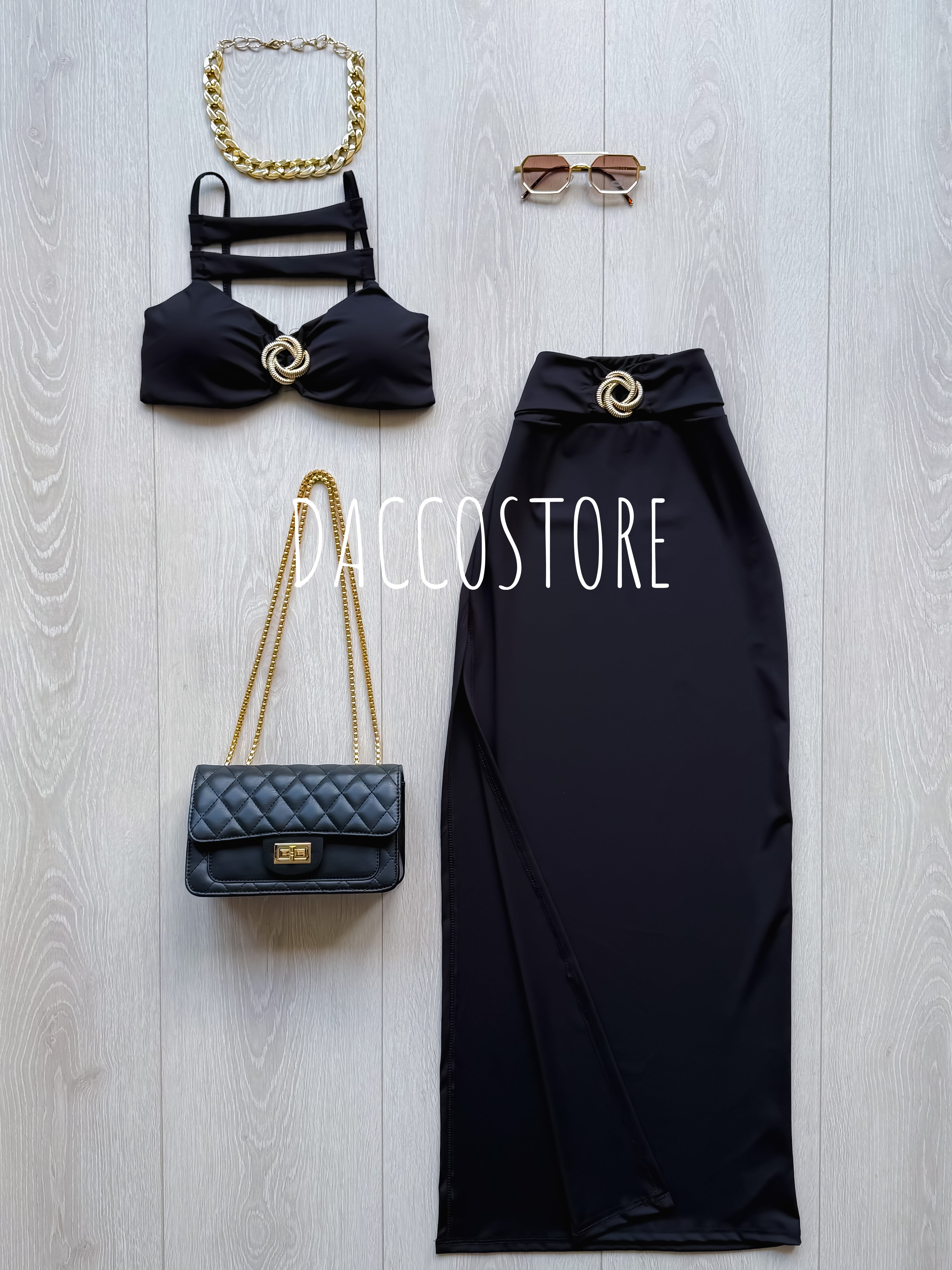 Conjunto Top e Saia com Detalhe Dourado