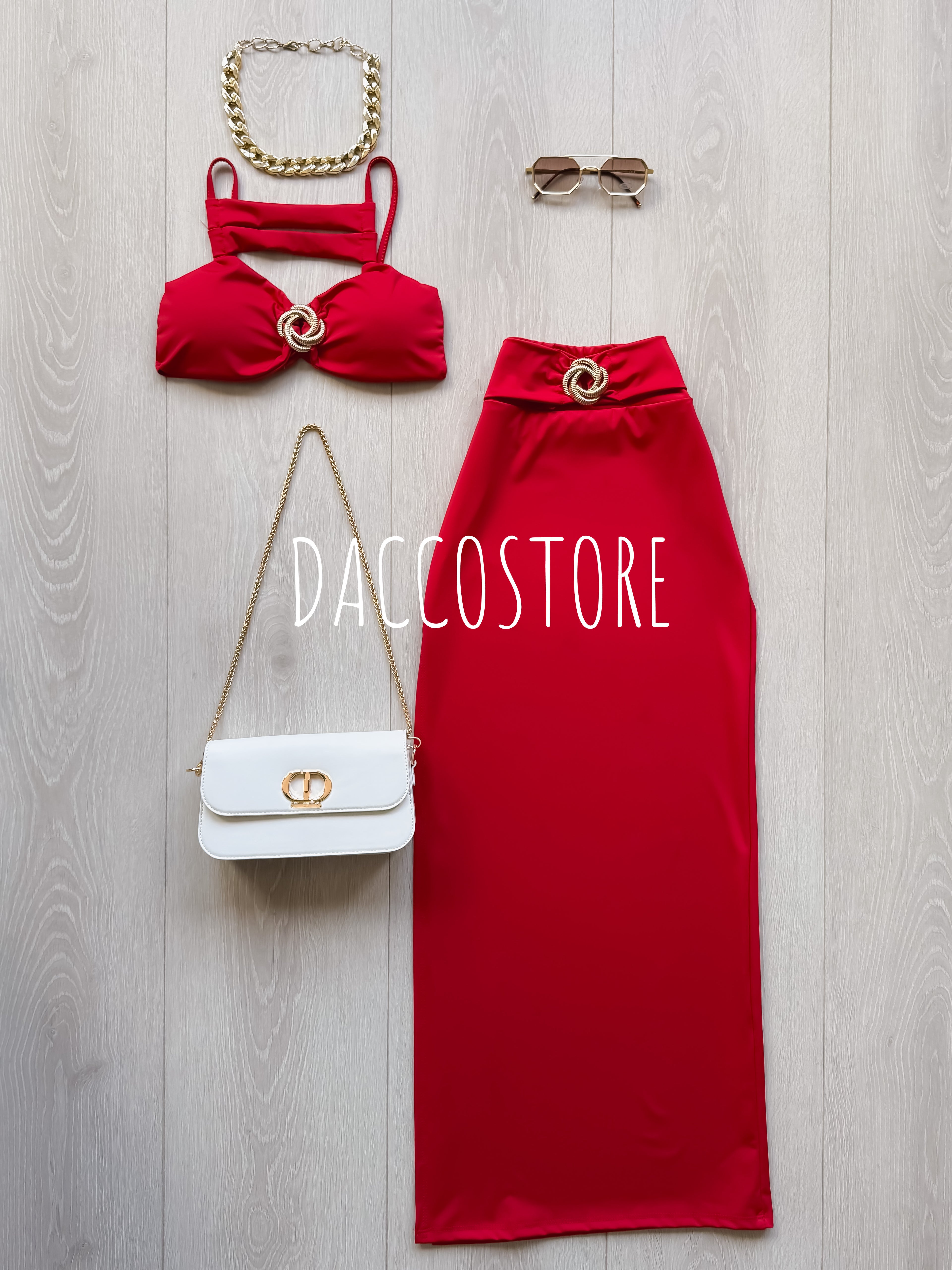 Conjunto Top e Saia com Detalhe Dourado