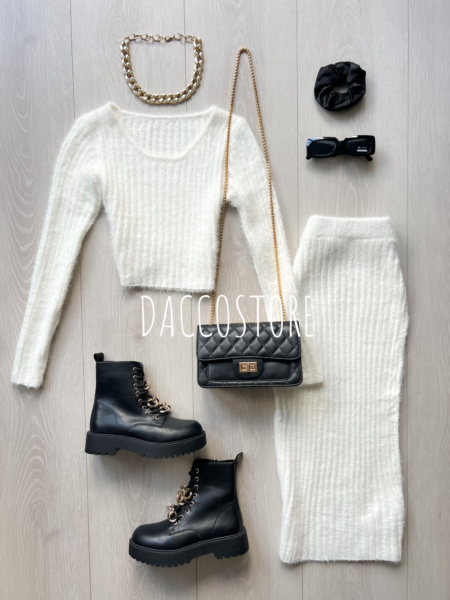 Conjunto Top e Saia em Pelo