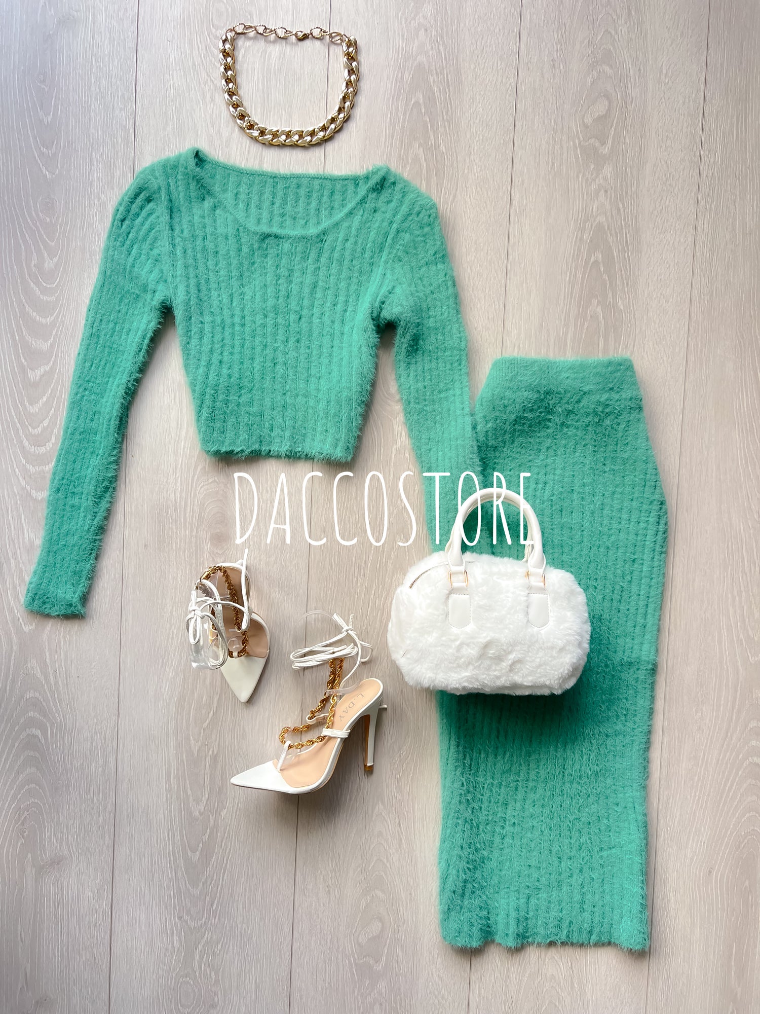 Conjunto Top e Saia em Pelo