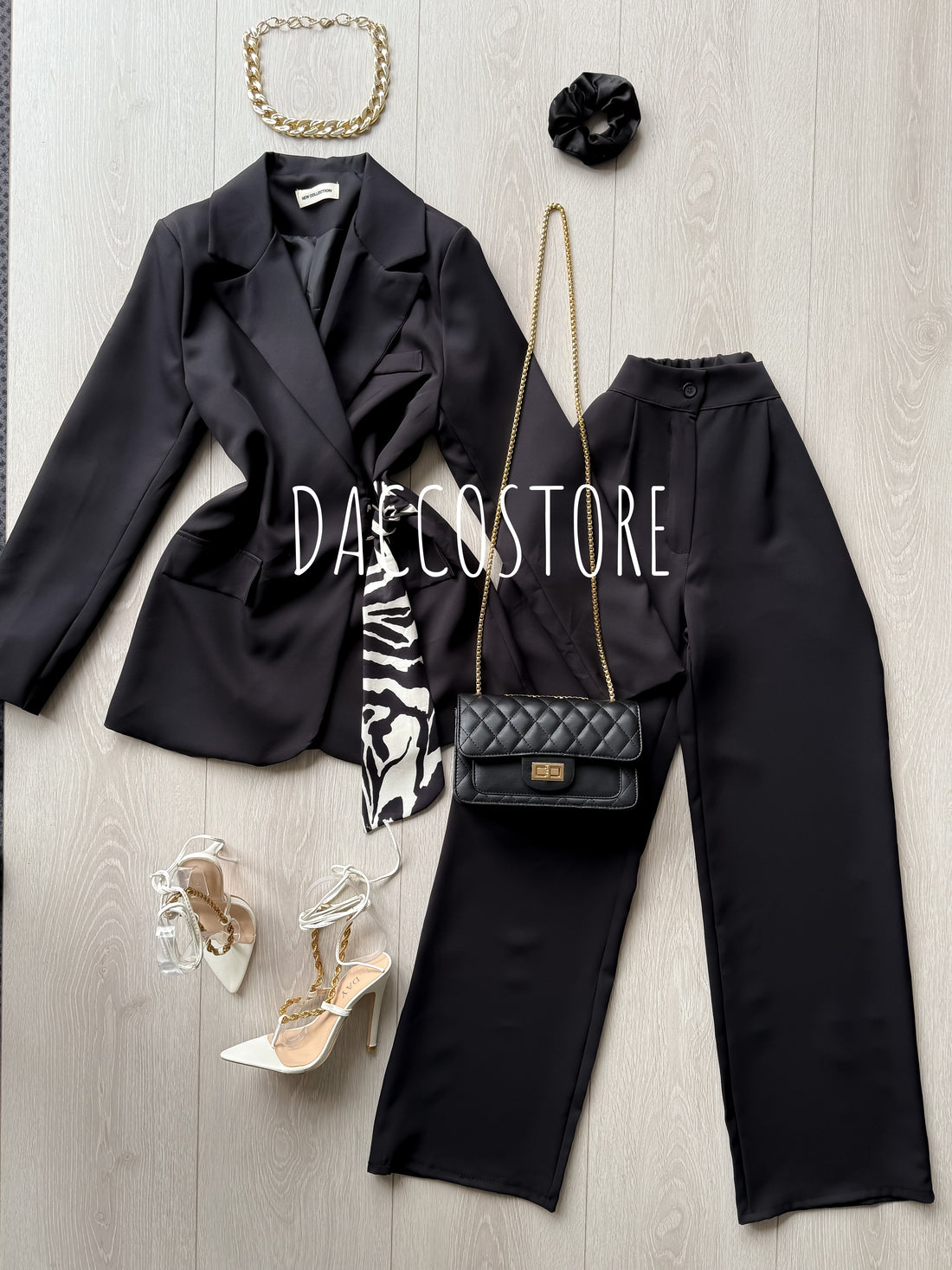 Fato com Detalhe em Animal Print