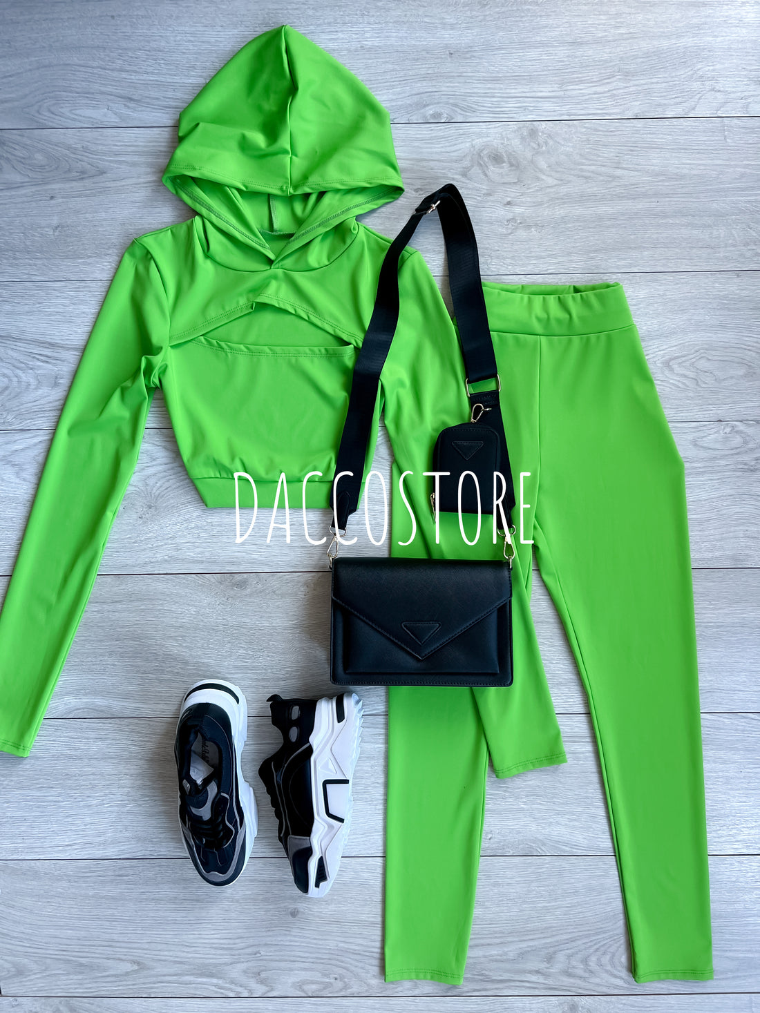 Conjunto Top con Abertura y Leggings