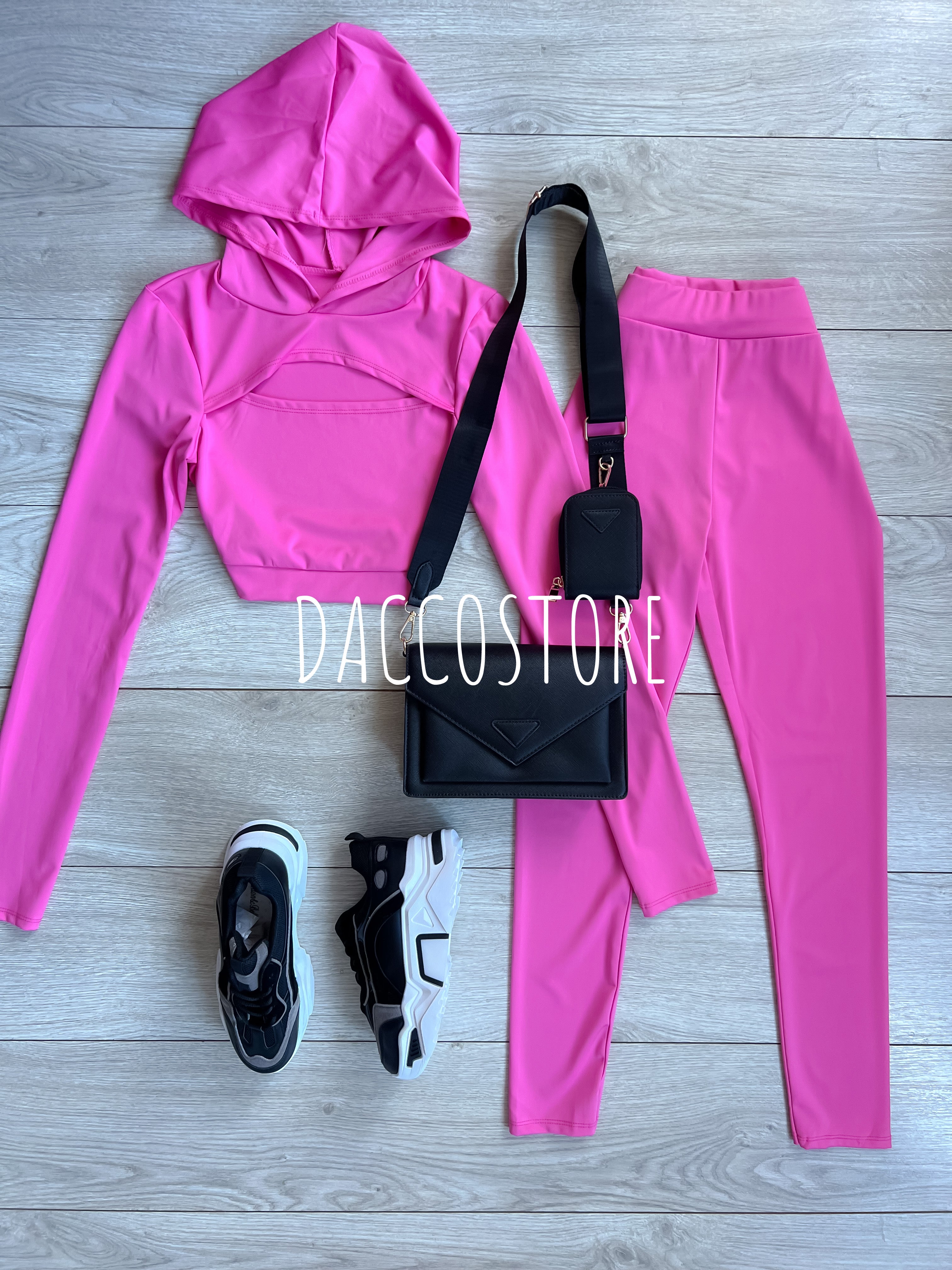 Conjunto Top con Abertura y Leggings