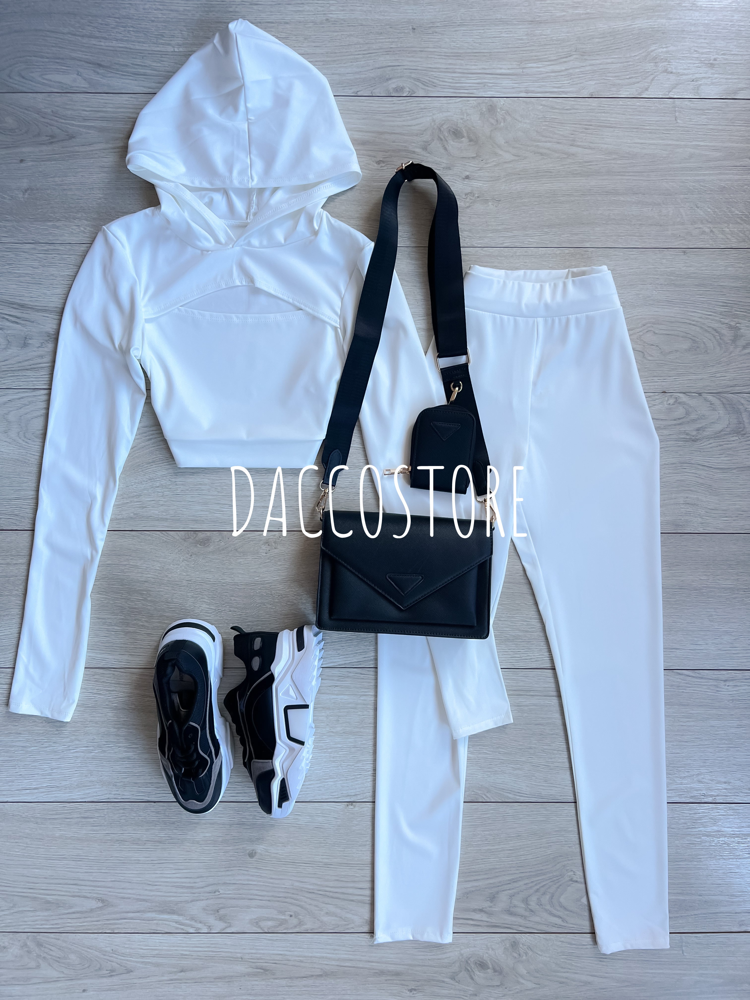 Conjunto Top con Abertura y Leggings